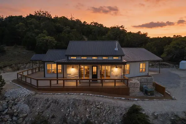 206 Valley Rd, Fredericksburg, TX 78624