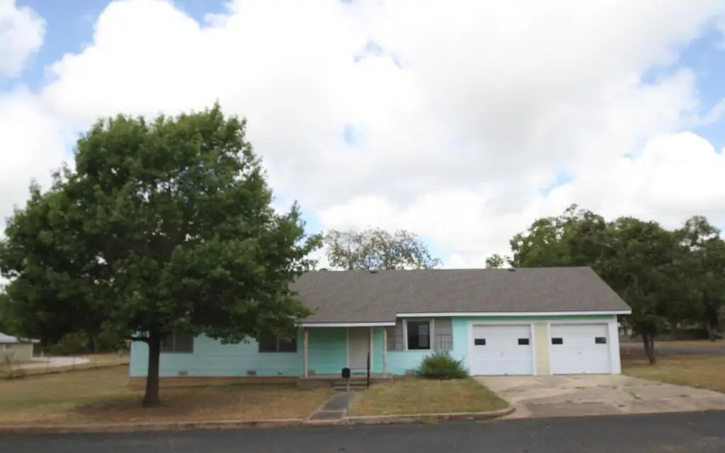 610 N Pine St, Fredericksburg, TX 78624 - #1
