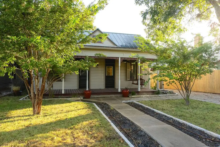514 W Austin St, Fredericksburg, TX 78624 - #2