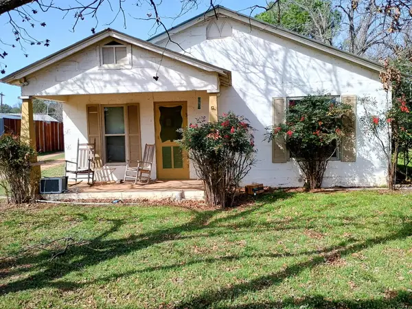 316 S Live Oak St, Mason, TX 76856
