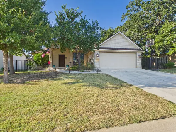 718 Englemann Oak Dr, Fredericksburg, TX 78624