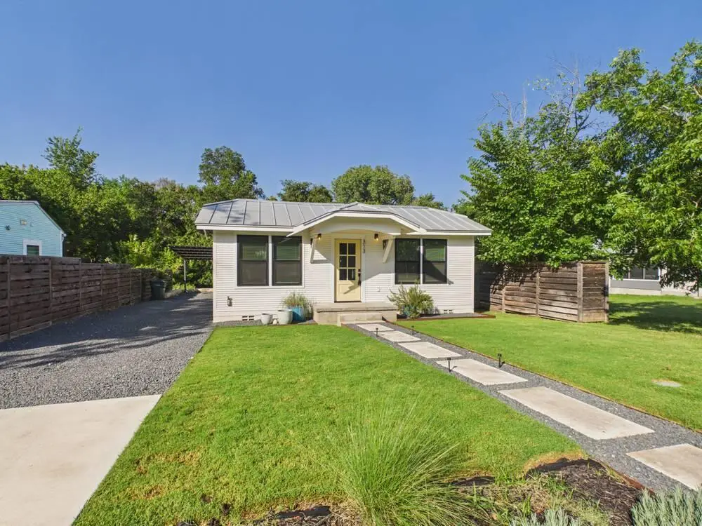 313 Fulton St, Fredericksburg, TX 78624 - #1