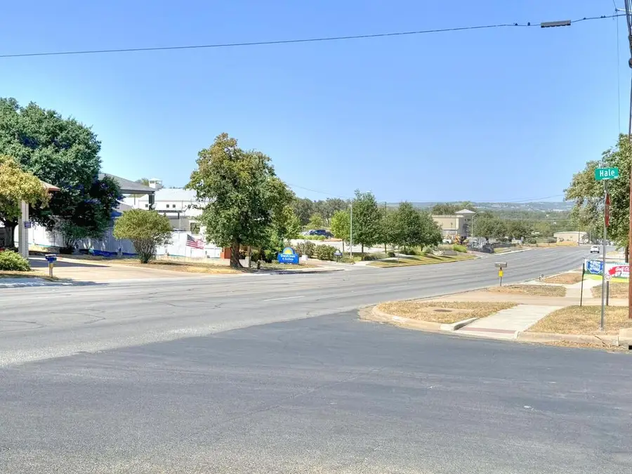 101 E Hale St, Fredericksburg, TX 78624 - #3