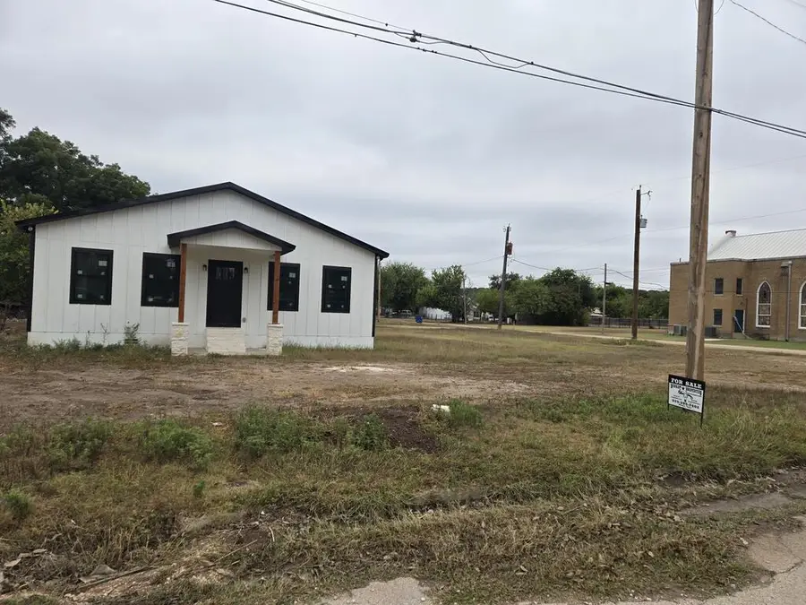 209 Tipton St, Menard, TX 76859 - #3