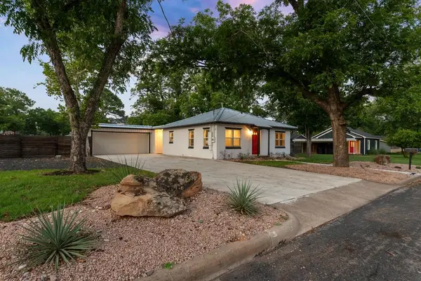 318 W Hackberry St, Fredericksburg, TX 78624