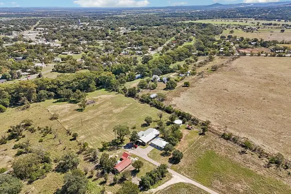 24 Edminston Ln, Comfort, TX 78013