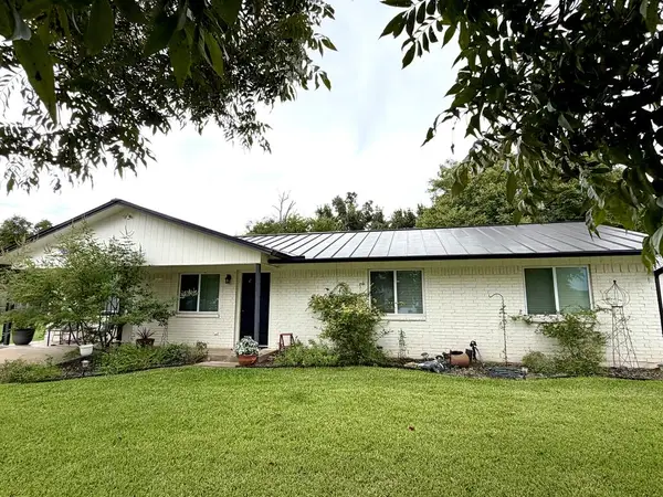 117 W College Ave, Mason, TX 76856
