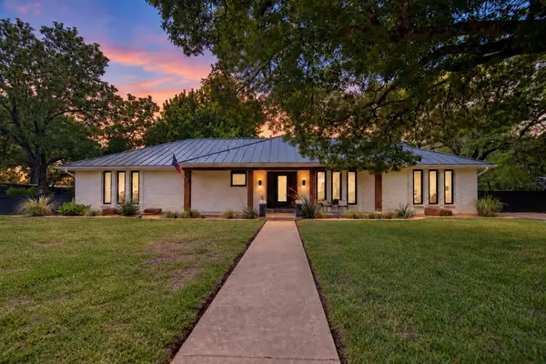 107 Glenwood Dr, Fredericksburg, TX 78624