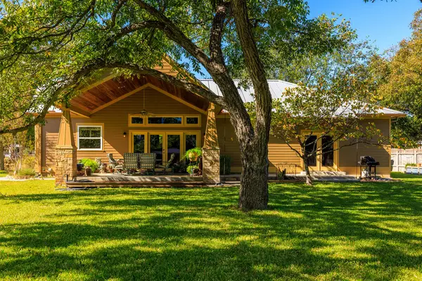 806 E Highway St, Fredericksburg, TX 78624