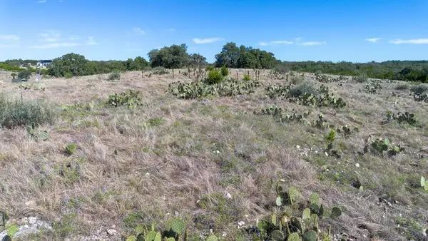 1114 N Cattlemans Crossing Dr, Kerrville, TX 78028