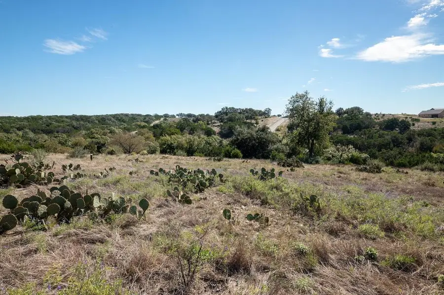 1114 N Cattlemans Crossing Dr, Kerrville, TX 78028 - #2