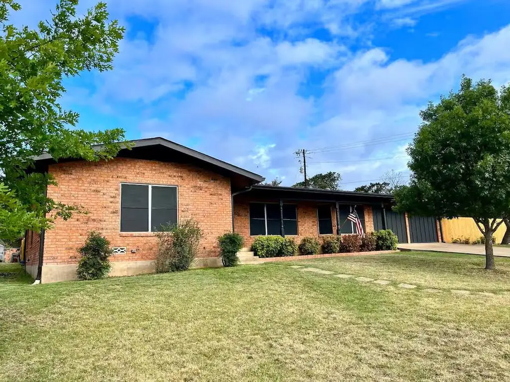 155 N Linda Dr, Fredericksburg, TX 78624 - #1