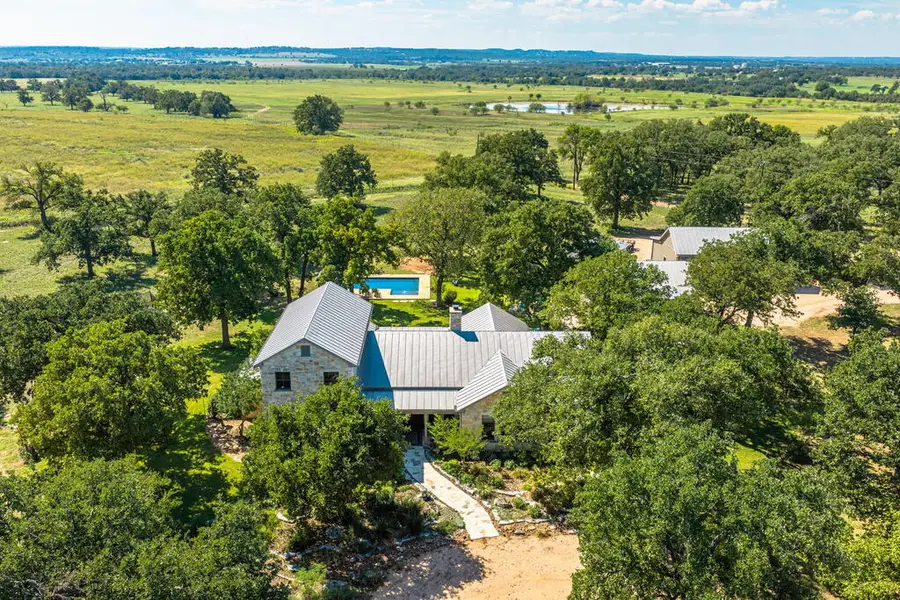 327 S Stag Trail, Fredericksburg, TX 78624 - #2