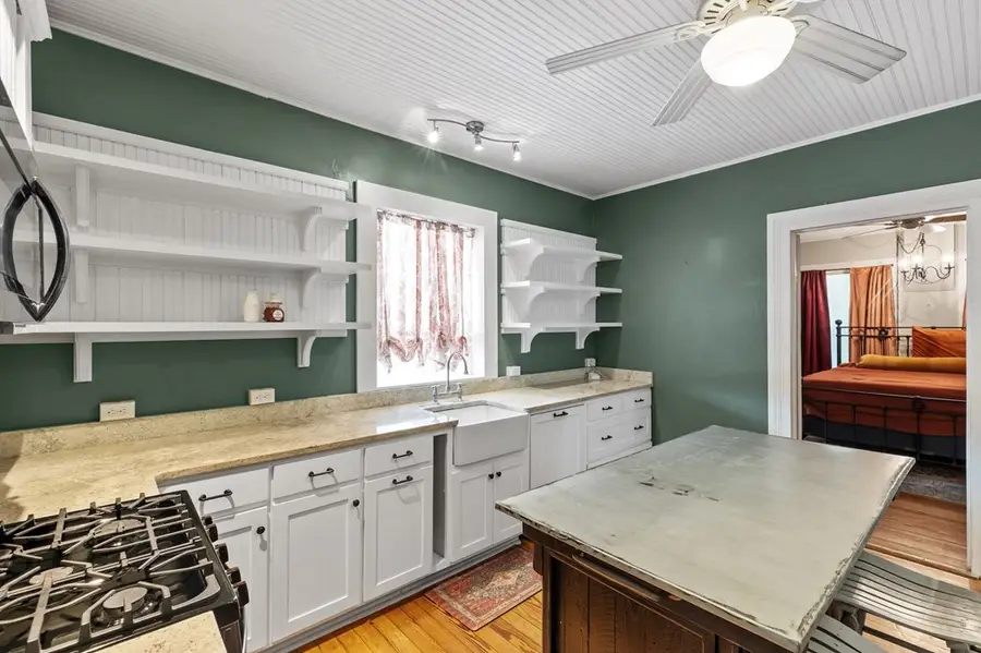 605 W Schubert St, Fredericksburg, TX 78624 - #3