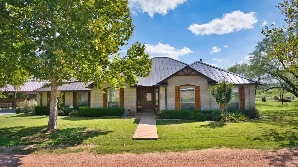 828 Lemburg St, Mason, TX 76856 - #1