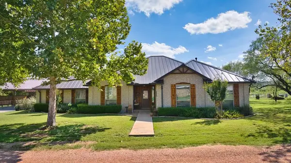 828 Lemburg St, Mason, TX 76856