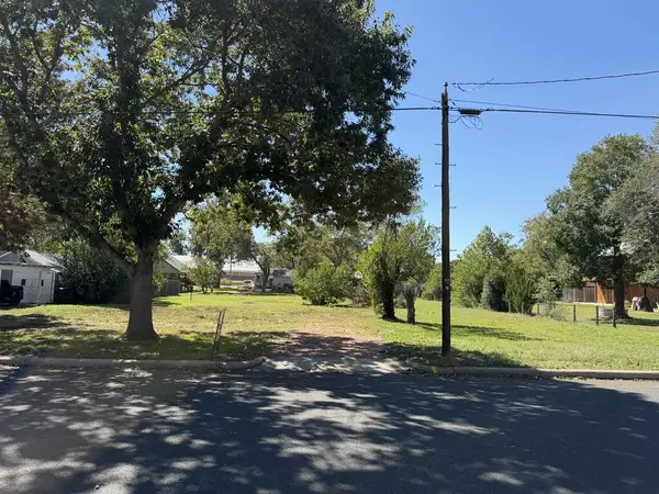 211 W Centre St, Fredericksburg, TX 78624