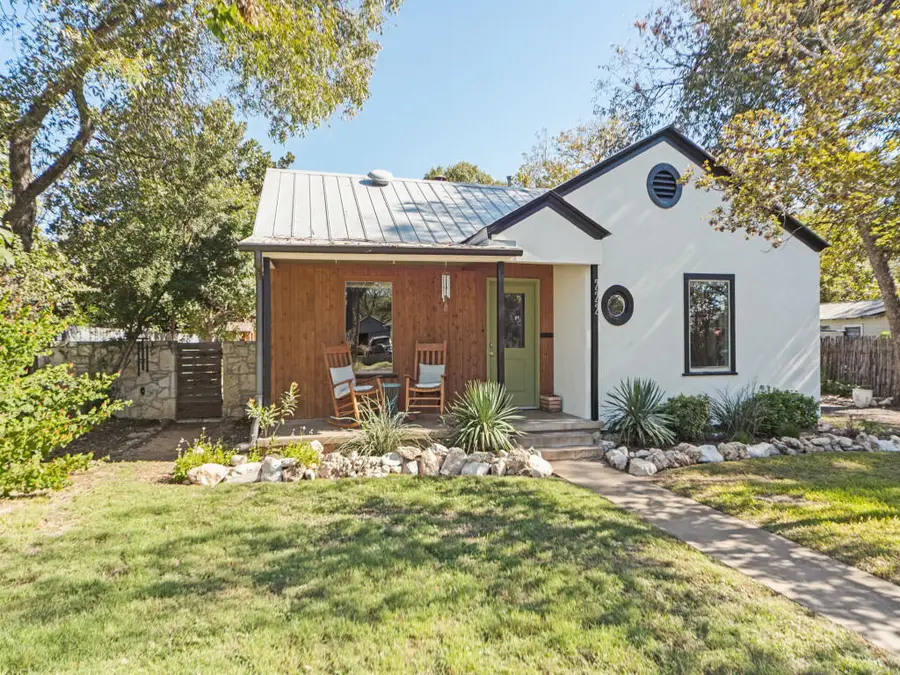 222 W Centre St, Fredericksburg, TX 78624 - #2
