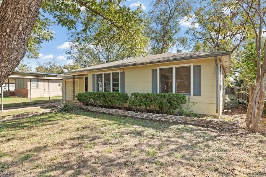 605 N Pine St, Fredericksburg, TX 78624 - #3