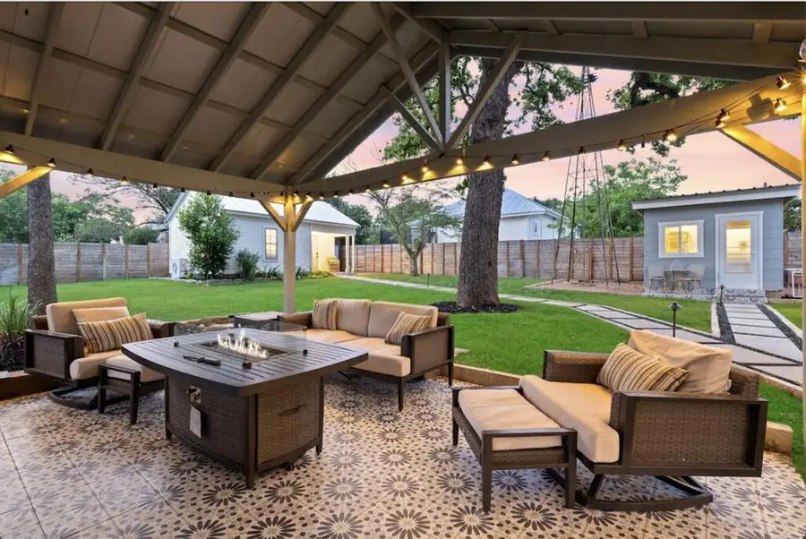 508 N Orange St, Fredericksburg, TX 78624 - #2
