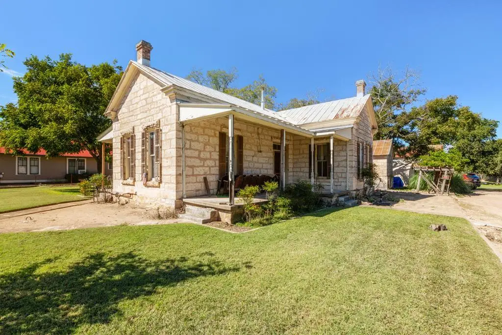 410 S Milam St, Fredericksburg, TX 78624 - Image #1