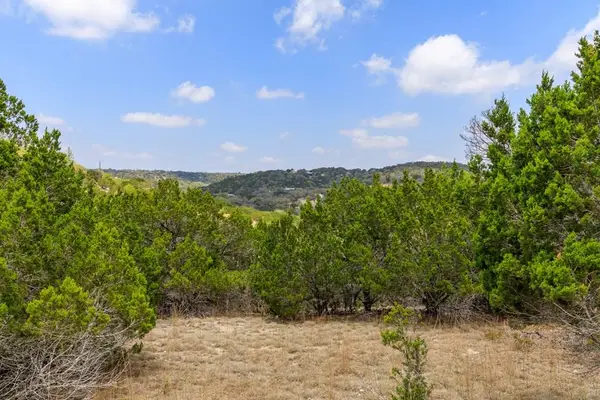 230 E Valley Rd, Fredericksburg, TX 78624