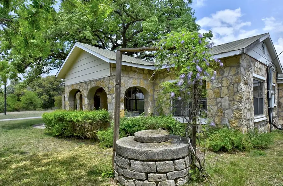 303 Chandler, Blanco, TX 78606 - Image #2