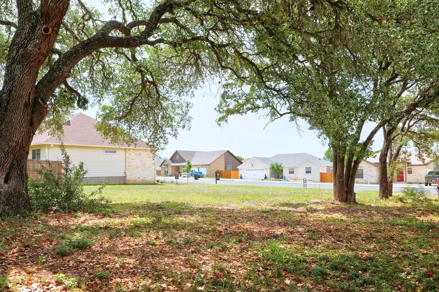 718 Emory Dr, Fredericksburg, TX 78624 - #2