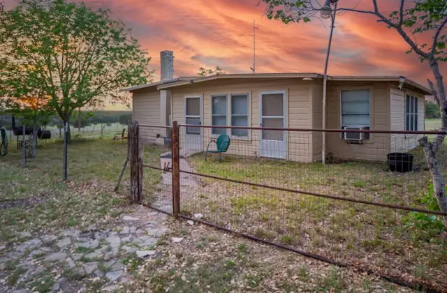 235 Old Roeder Rd, Harper, TX 78631 - Image #2