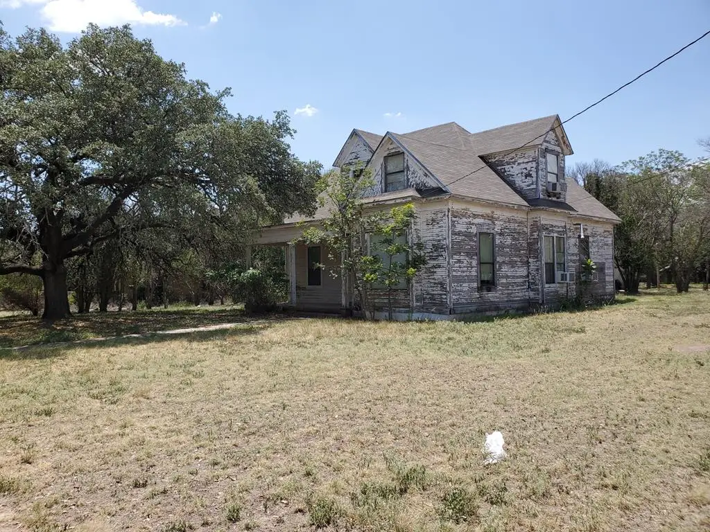 802 S Willow St, Brady, TX 76825 - Image #1