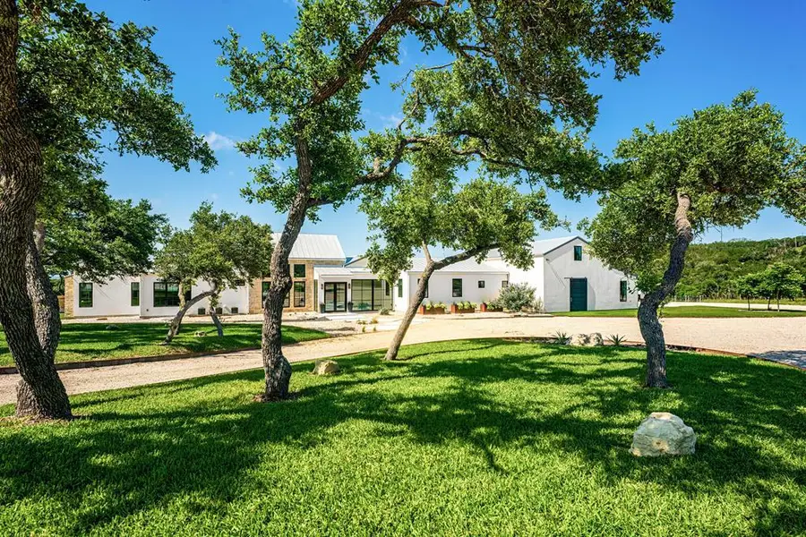 987 Admiral Heights Blvd, Fredericksburg, TX 78624 - Image #2