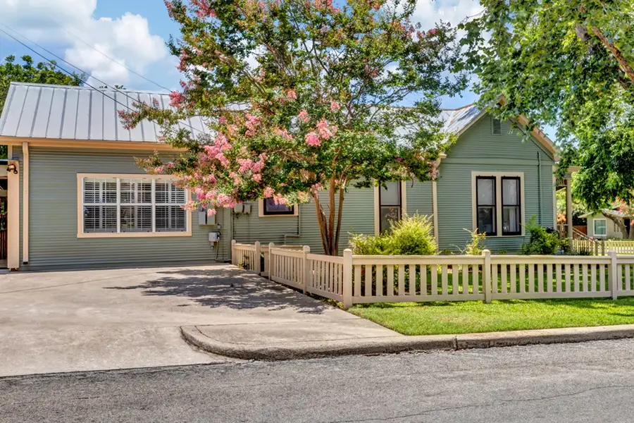 501 N Pine St, Fredericksburg, TX 78624 - Image #3