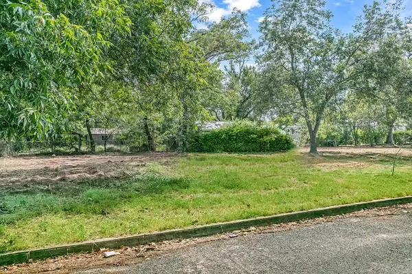 00 Lincoln, Fredericksburg, TX 78624