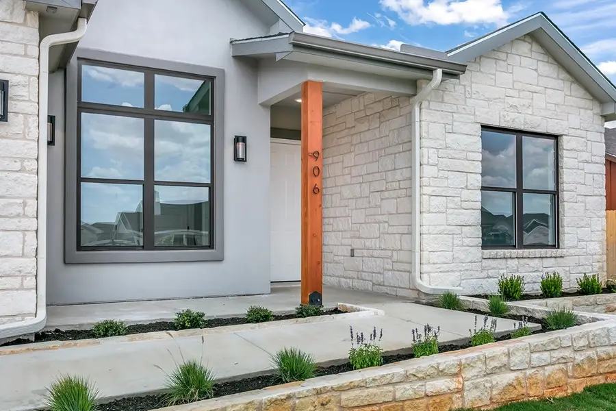 906 Smokey Oak Dr, Fredericksburg, TX 78624 - Image #2