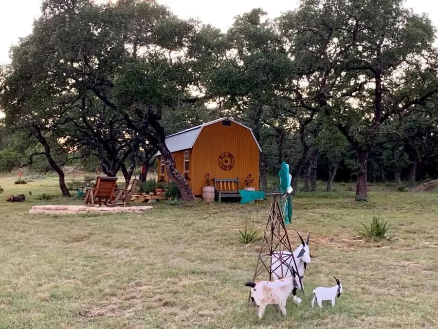 114 S Vaquero Dr, Blanco, TX 78606 - #3