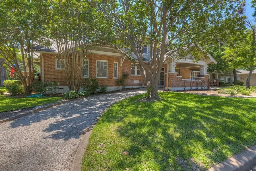 101 E Hackberry St, Fredericksburg, TX 78624 - Image #3