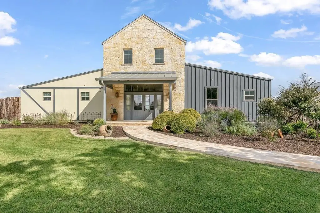 102 Scenic Outlook Trail, Fredericksburg, TX 78624 - #1