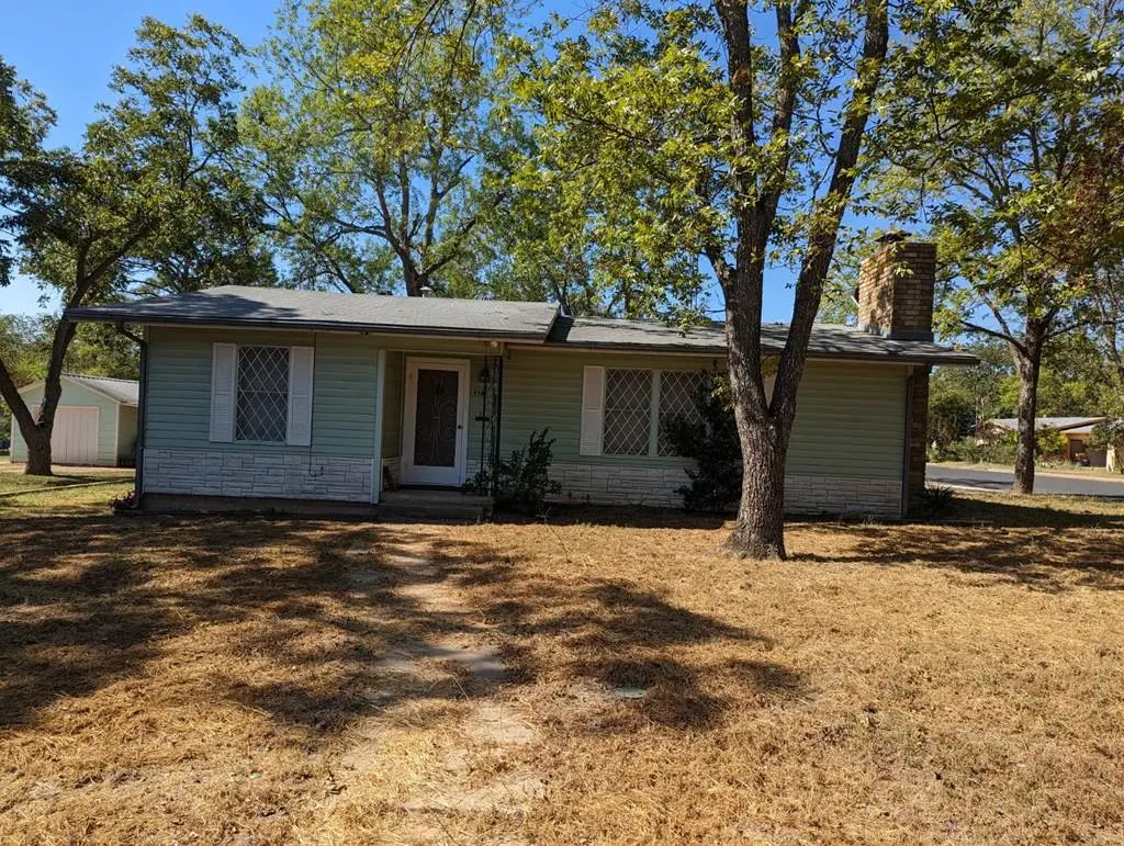 321 W Burbank St, Fredericksburg, TX 78624 - Image #1