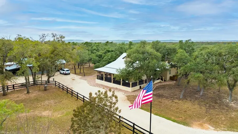 664 Dietrich Rd, Fredericksburg, TX 78624 - Image #2