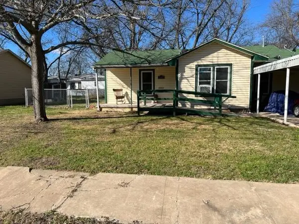 1918 S Walnut St, Brady, TX 76825