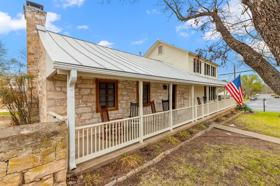 211 S Crockett St, Fredericksburg, TX 78624 - Image #3