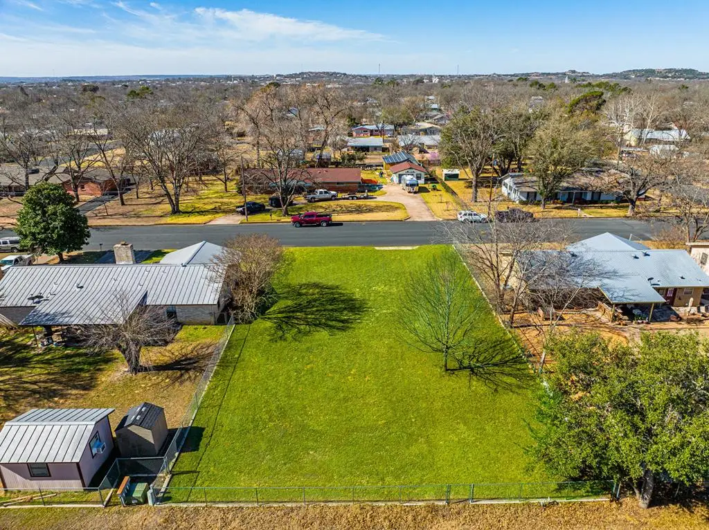 208 W Nimitz St, Fredericksburg, TX 78624 - #1