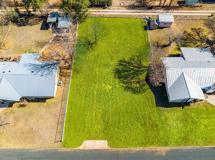 208 W Nimitz St, Fredericksburg, TX 78624 - #2