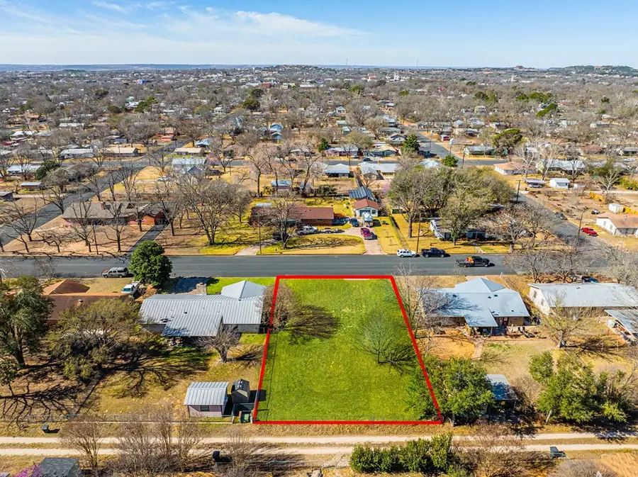 208 W Nimitz St, Fredericksburg, TX 78624 - #3