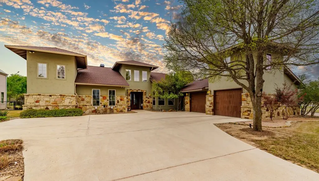 2915 Dry Hollow Dr, Kerrville, TX 78028 - Image #1