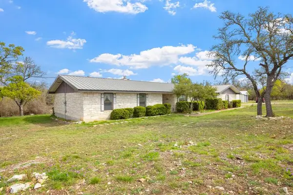 215 Charolet Ave, Harper, TX 78631