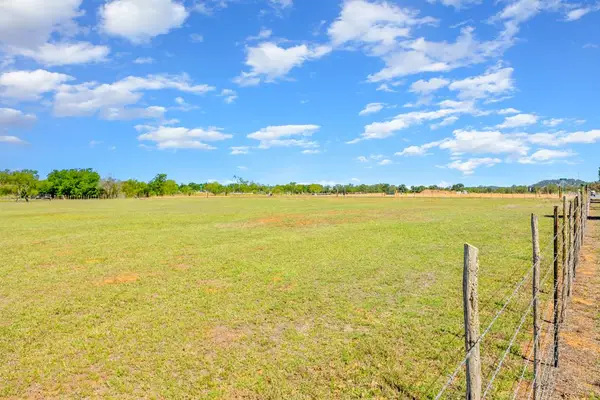 573 Pyka Rd, Fredericksburg, TX 78624