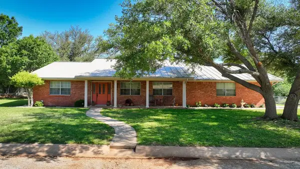 1310 Stengel St, Mason, TX 76856