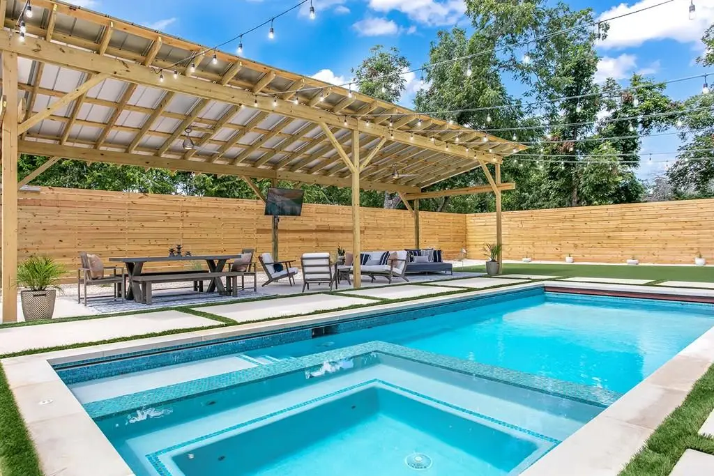 110 W Hackberry, Fredericksburg, TX 78624 - Image #1