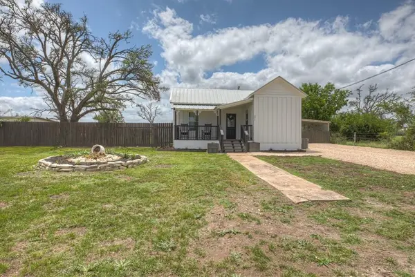 271 N 3rd Street, Harper, TX 78025